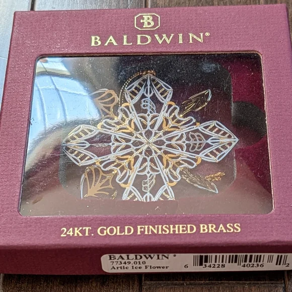 Baldwin Brass “Arctic Ice Flower” Ornament – 24kt Gold Finished Brass Snowflake - Picture 6 of 6
